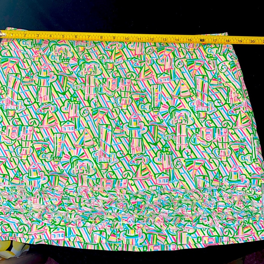 GUC Lilly Pulitzer size 12 skort in a festive pattern - Picture 2 of 8